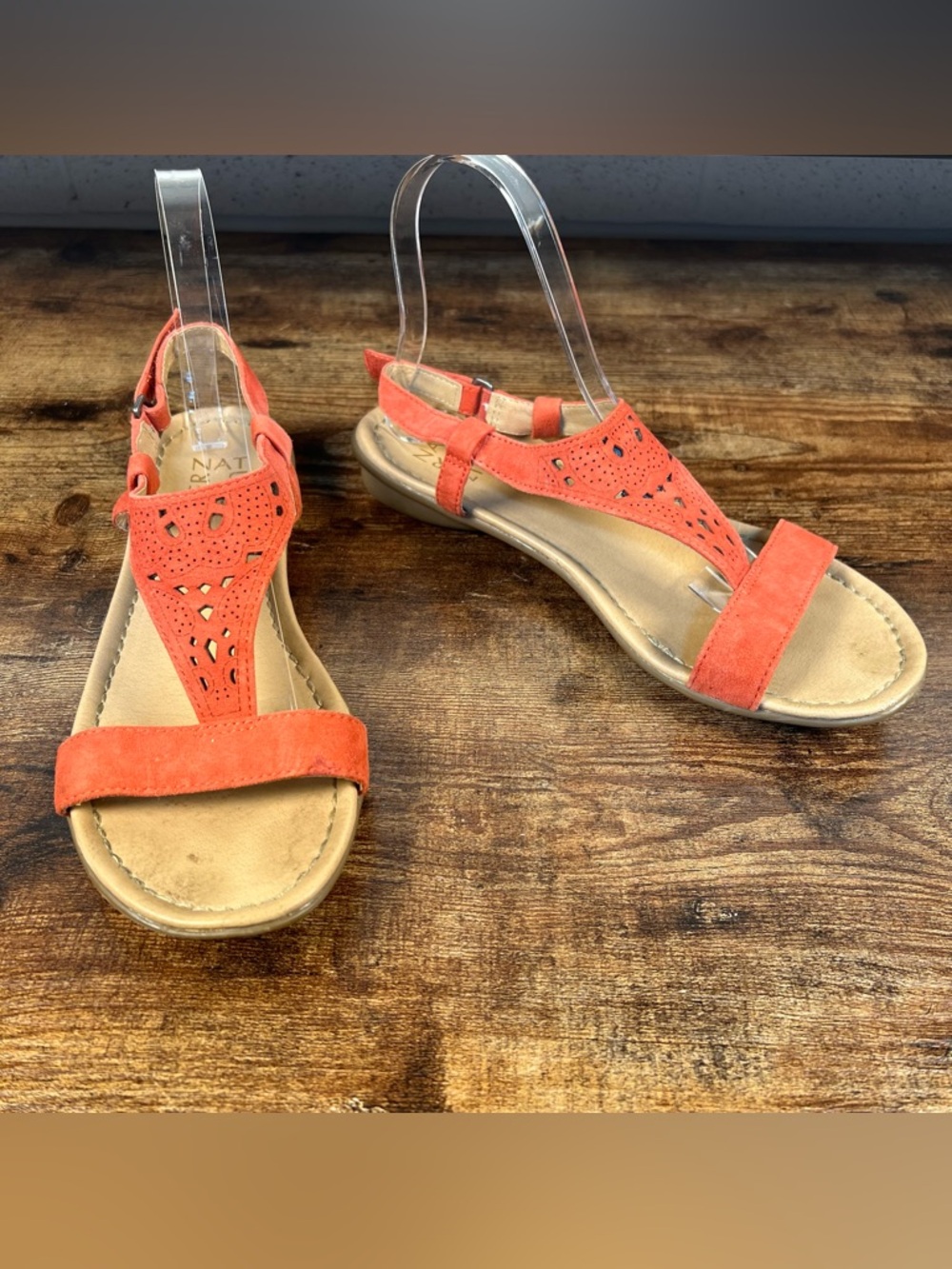 Naturalizer Sandals Leather T Strap Adjustable Hook & Loop Cutout Windham 8